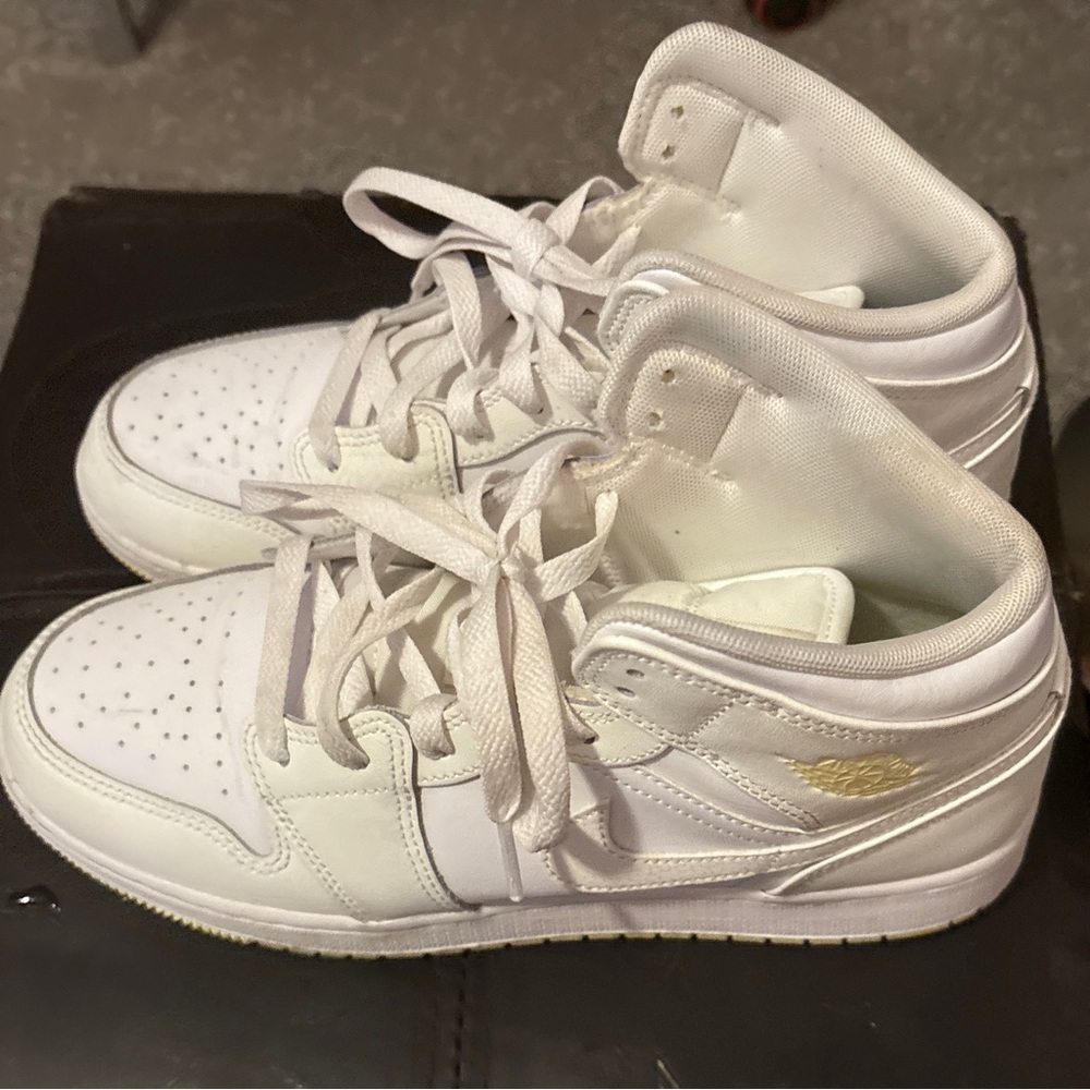 Nike White Mid-Top Sneakers with Gold Accentfor Women Size